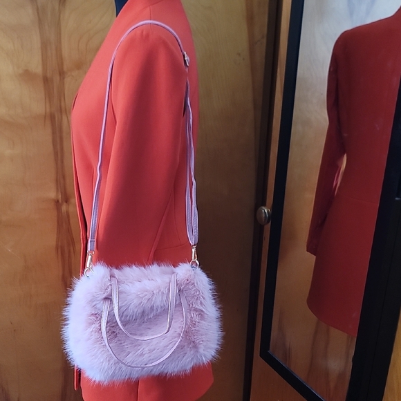 Elegant Pink Faux Fur Shoulder Bag - Picture 13 of 13